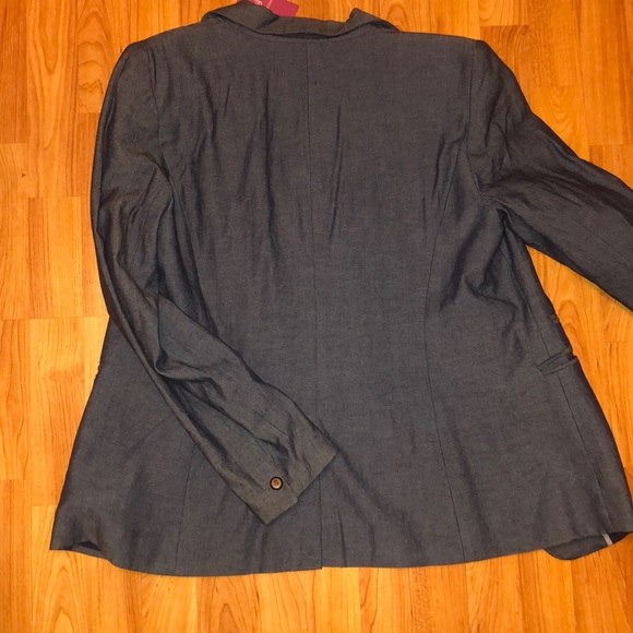 Blazer - Picture 4 of 4